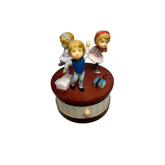 Merton Vtg 1984 “It’s A Small World” children dancing music box. #M-1880 - Picture 6 of 7
